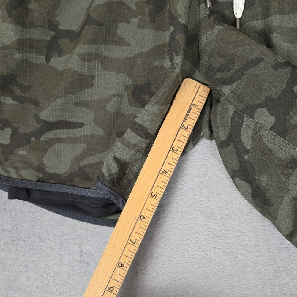 Vuori Stockton Shorts Mens 32 Olive Camo Compression Lined Performance Gym 6